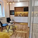 Apartment Gold Star