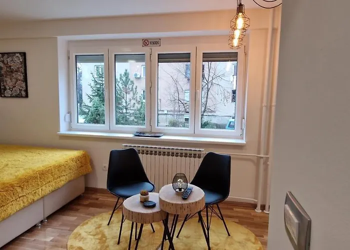 Apartment Gold Star