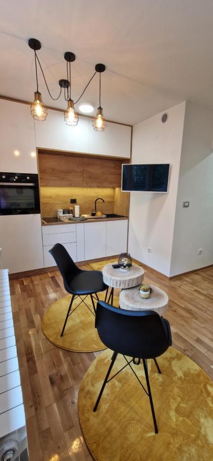 Gold Star Apartment *